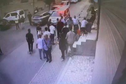 Küçükçekmece’de biri çocuk iki kişinin silahla yaralandığı anların güvenlik kamerası görüntüleri ortaya çıktı
