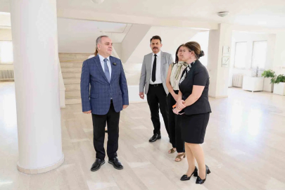 Rektör Prof. Dr. Altun, Mimarlık Fakültesi’ndeki tamamlanan tadilat çalışmalarını yerinde inceledi
