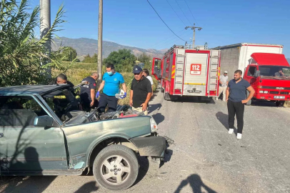 Bozdoğan’da otomobil, kamyonla çarpıştı: 1 yaralı
