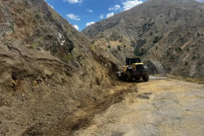 Köy yollarında bakım ve onarım çalışmaları sürüyor

