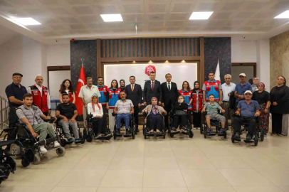 Niğde’de engelli vatandaşlara 21 akülü tekerlekli sandalye desteği
