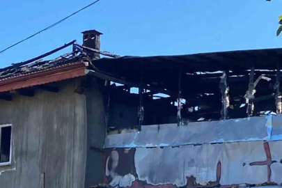 Yalvaç’ta iki ahşap ev yangında kullanılamaz hale geldi

