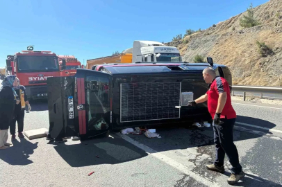 Bilecik’te ticari araç devrildi: 3 yaralı
