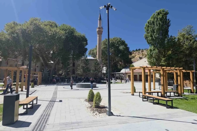 Kütahya’da tarihi doku korunarak Ulu Cami Meydanı yenilendi
