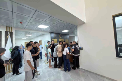 Osmaniye’de üniversiteyi kazanan gençlere valiz ve havlu desteği
