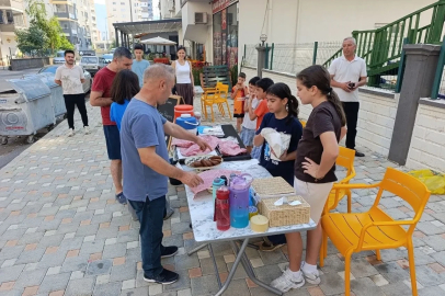 Adana’da çocuklar orman yangınından etkilenen vatandaşlar için tezgah açtı
