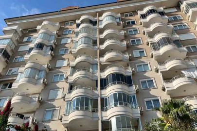 Alanya’da daireden gelen duman ekipleri alarma geçirdi
