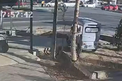 Otomobilin yayaya çarptığı anlar kamerada
