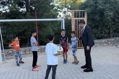 Eğil’de öğrencilere kırtasiye desteği
