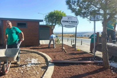 Ayvalık Belediyesi Park Bahçeler Müdürlüğü çalışanlarının mesaisi bitmiyor
