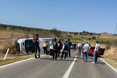 Pehlivanköy Pavli Panayırı yolunda ambulans kazaya karıştı: 5 yaralı
