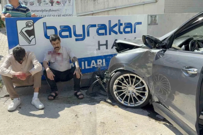 Samsun’da 2 otomobile çarpıp savrulan araç duvara çarptı: 3 yaralı
