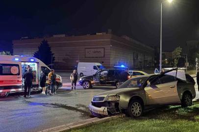 Kayseri’de ticari taksi otomobil ile çarpıştı: 1 yaralı
