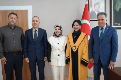 İnönü Üniversitesinde iki akademisyene cübbe giydirildi
