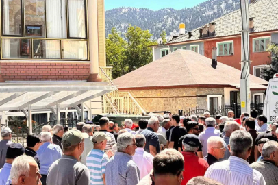 Kaskına arı giren motosikletli yayaya çarptı: 1 ölü, 1 yaralı
