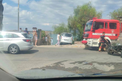 Ayvalık’ta otomobil bahçeye girdi, korkulan olmadı
