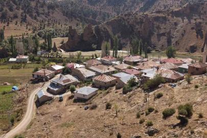 Tufanbeyli’de kayalıkların arasında tarih ve doğa izleri
