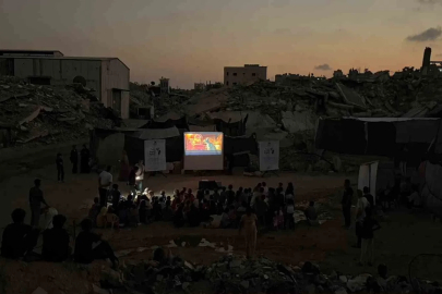 Gazze’de yıkımın ortasında çocuklar için gezen sinema
