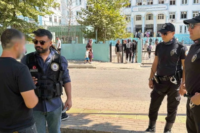Diyarbakır’da yeni eğitim yılının ilk gününde okul çevrelerinde yoğun güvenlik denetimi
