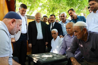 Vali Küçük, Kahta’da esnaf ve vatandaşlarla bir araya geldi
