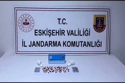 Üzerinde 128 adet sentetik ecza hapı taşıyan otobüs yolcusu jandarmaya yakalandı
