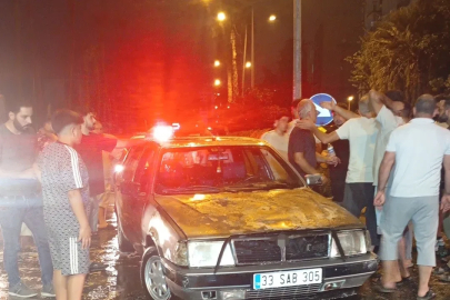 Mersin’de seyir halindeki otomobil alevlere teslim oldu
