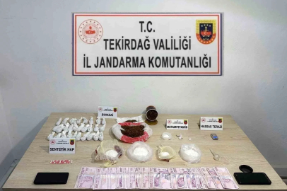 Jandarma operasyonlarında silah, uyuşturucu ve kaçak ürünler ele geçirildi
