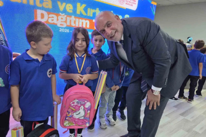 Bu ilçede okula başlayan tüm öğrencilere çanta ve kırtasiye seti hediye
