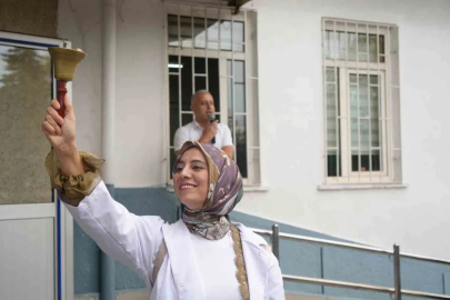 Okul yolları yeniden doldu: 17 milyon öğrenci için ders zili çaldı
