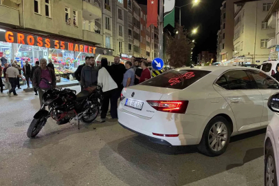 Motosiklet otomobille çarpıştı: 1 yaralı
