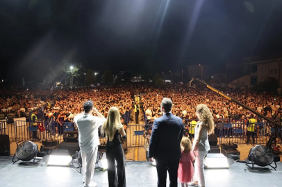 Çivril Elma Festivali’nin muhteşem finalini Derya Uluğ yaptı
