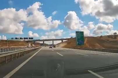 Kuzey Marmara Otoyolu tırın dorsesi koparak şarampole yuvarlandı
