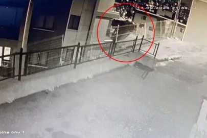 Eyüpsultan’da 3. kata çarpan aracın bahçeye düştüğü anlar görüntülendi
