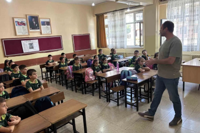 Bingöl’de ilk ders zili çaldı, öğrenciler sıralarda yerini aldı
