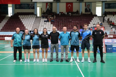 Erzincanlı milli sporculara federasyondan raket
