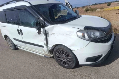 Bilecik’te hafifi ticari araç ile motosiklet çarpıştı, 1 kişi yaralandı
