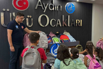 Ülkücülerden öğrencilere kırtasiye desteği
