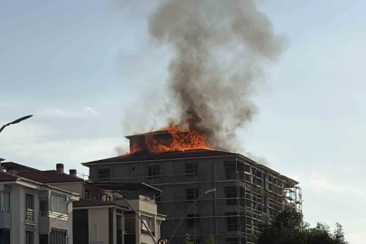 Elazığ’da çatı yangını paniğe neden oldu
