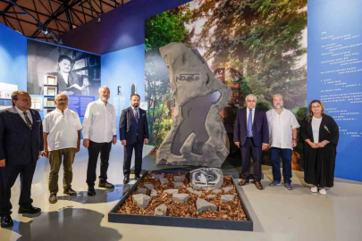 Rusya Büyükelçisi Vershinin, Nâzım Hikmet sergisini gezdi
