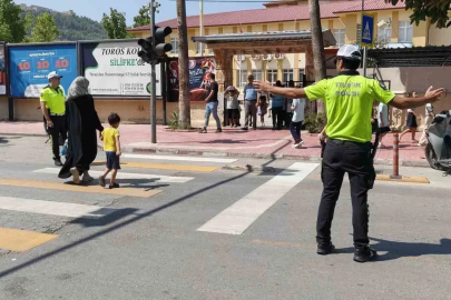 Okul önlerinde trafik güvenliği denetimleri başladı
