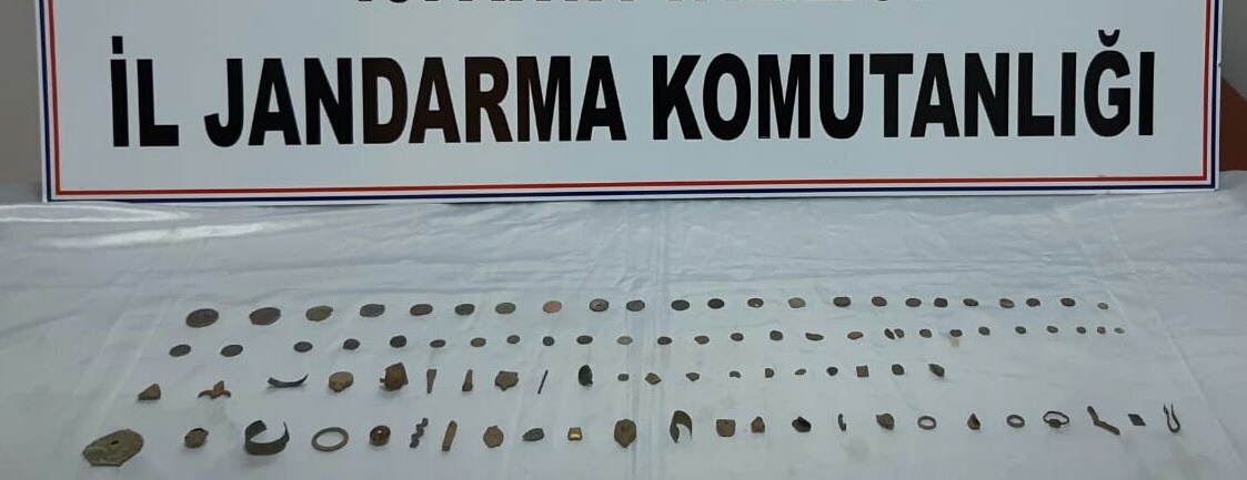 Onlarca tarihi eser ele geçirildi