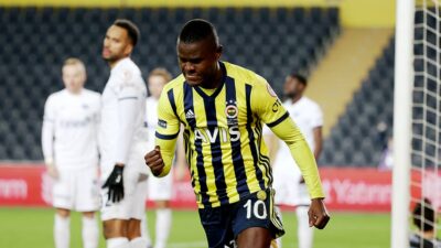 Fenerbahçe Samatta’ya talip bekliyor