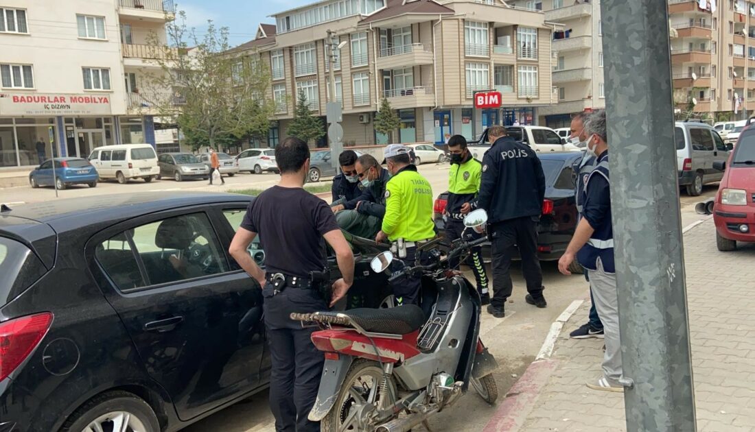 Bursa’da polisin üstüne motosiklet sürdü