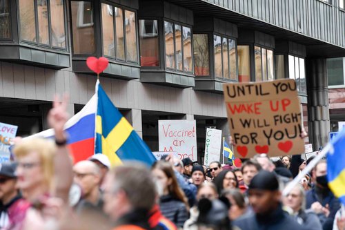 1 Mayıs yürüyüşü Covid-19 protestosuna dönüştü