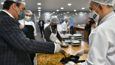Osmangazi’de günlük 2 bin 500 kişiye sıcak yemek