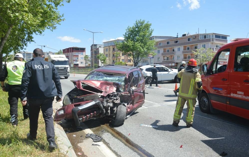 Bursa’da kontrol noktasında feci kaza!