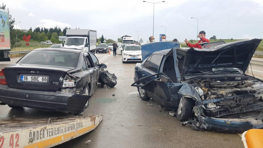 Bursa’da sağanak yağış kaza getirdi: 7 yaralı