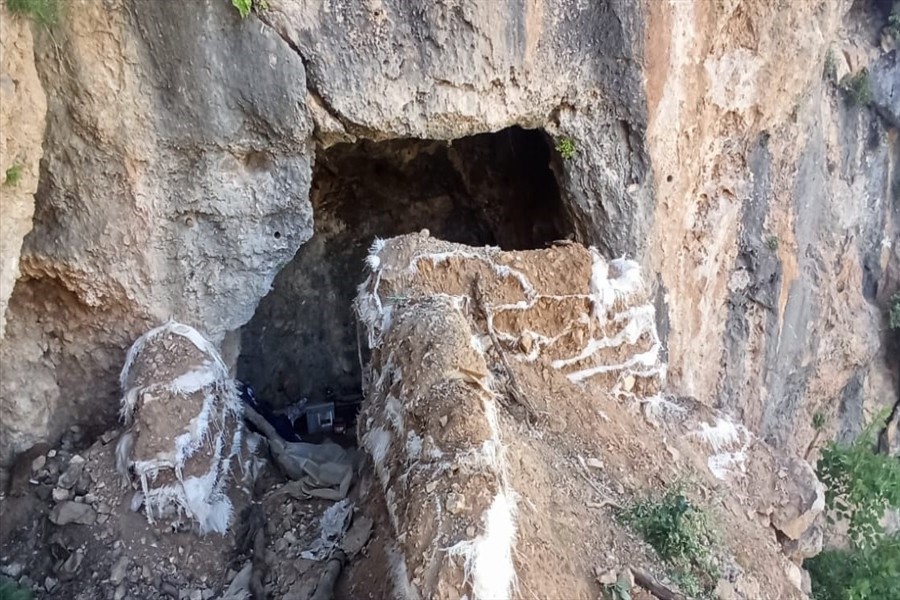 PKK’ya ait çok sayıda silah ve mühimmat ele geçirildi PKK’ya ait çok sayıda silah ve mühimmat ele geçirildi