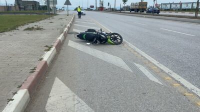 Motosiklet devrilerek sürüklendi; anne ve oğlu ağır yaralandı