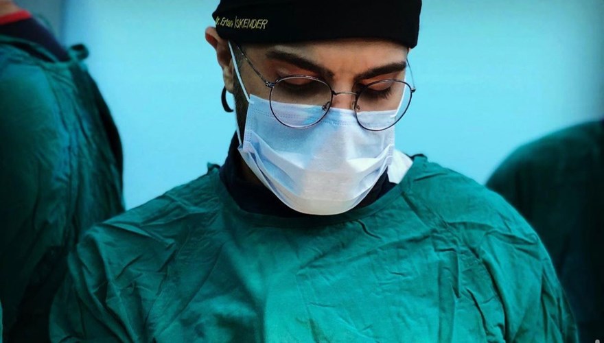 Ankara’da bıçaklı saldırıya uğrayan doktor ameliyata alındı
